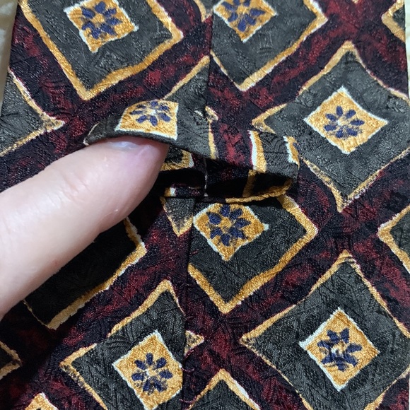 SILK Tie - Picture 5 of 7